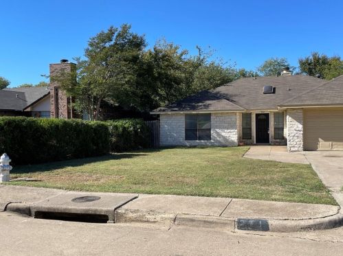 971 Brookside Dr, Cedar Hill, TX 75104-8804