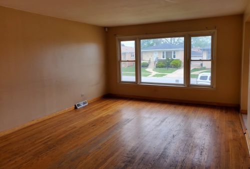 594 Yates Ave, Calumet City, IL 60409-3843
