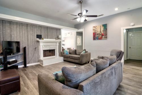 4825 Bobtown Rd, Garland TX  75043-6502 exterior