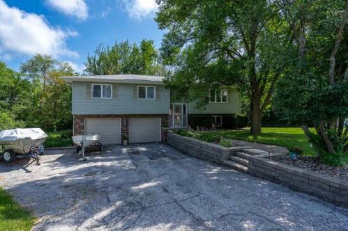 712 Skiview Dr, Richland Grove, IL 61281-9340