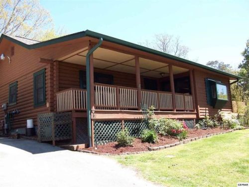 3009 Crestview Ct, Pigeon Forge, TN 37862-7594
