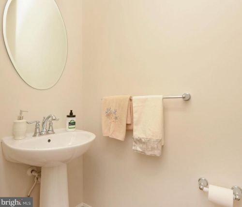 111 Sundance Dr, Trenton NJ 08619-3968 exterior