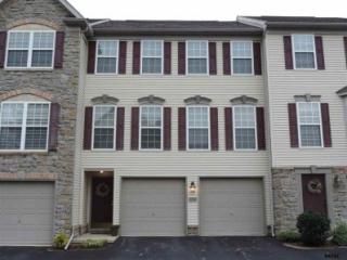 2750 Hunters Crest Dr, York, PA 17402-8526