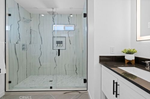 300 Brookhurst St, Anaheim CA  92801-5608 exterior