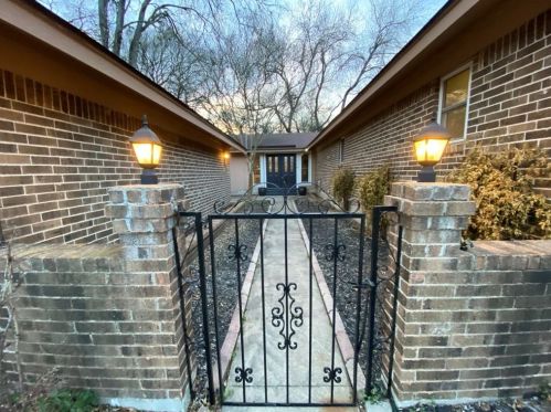 11800 Broad Oaks Dr, Austin, TX 78759-3716