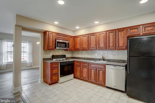 17 Valleybrook Dr, Lancaster PA  17601-4619 exterior