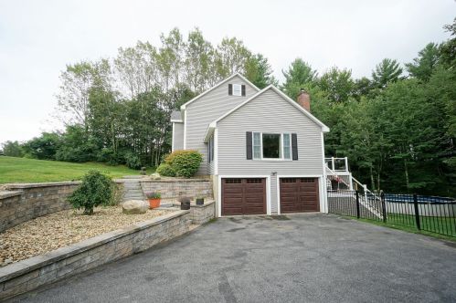 34 Burbank Rd, Londonderry, NH 03053-3170