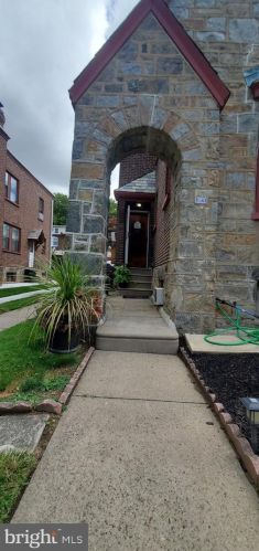 989 Harrison St, Philadelphia, PA 19124-2917