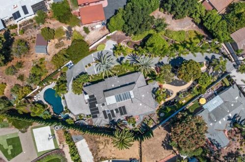 2129 Alta Vista Dr, Vista, CA 92084-7020