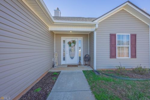2 Crest View Dr, Carnesville, GA 30521-3264