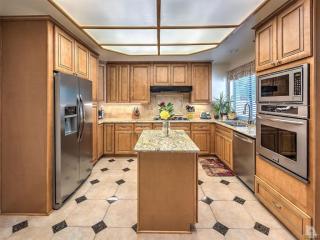 1740 Butterfly Ct, Thousand Oaks CA  91320-5909 exterior