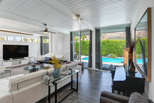 1500 Palm Tree Dr, Palm Springs, CA 92264-8596