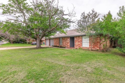 6304 Wheaton Dr, Fort Worth, TX 76133-3417
