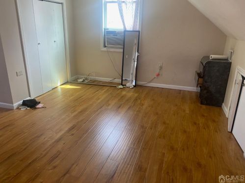226 Plainfield Ave, Edison NJ  08817-3738 exterior