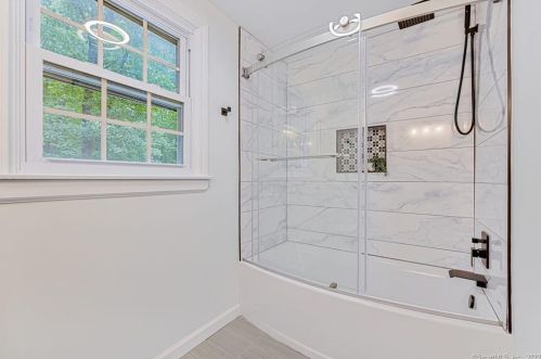 1090 Avery St, Wapping CT  06074-2301 exterior