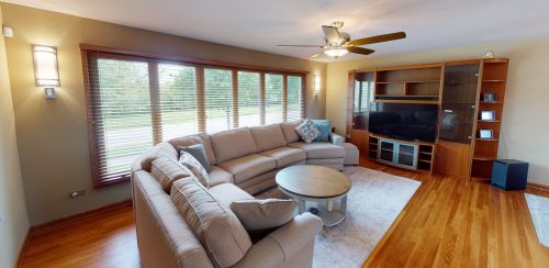 8917 Natoma Ave, Morton Grove, IL 60053-2363