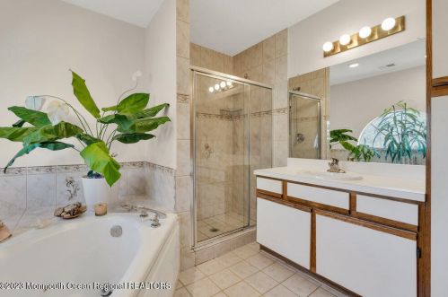 178 Old Orch Ln, Tinton Falls NJ 07712-2570 exterior