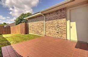 2012 Greenview Dr, Carrollton TX 75010-4051 exterior