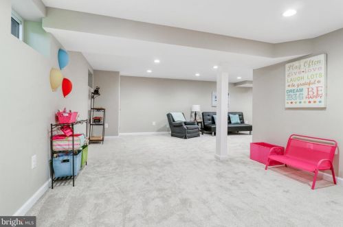 5502 Kings Park Dr, Springfield VA  22151-1106 exterior