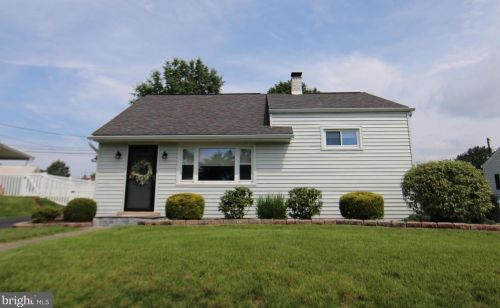 5218 Woodlawn Dr, Harrisburg, PA 17109-5544