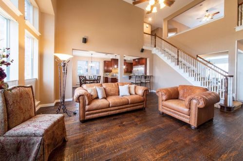 3609 Cimarron Dr, Carrollton TX 75007-6304 exterior