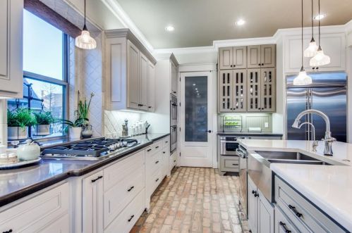 3328 Clubview Dr, Argyle TX 76226-2113 exterior