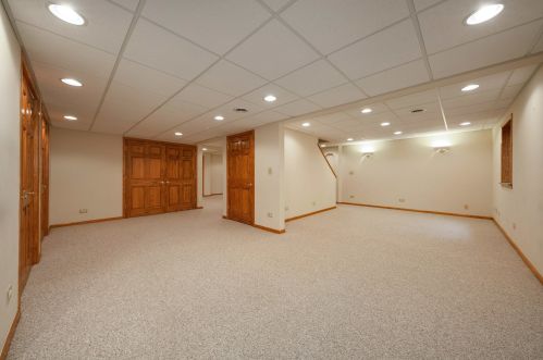 2772 Freeland Cir, Naperville IL  60564-5827 exterior