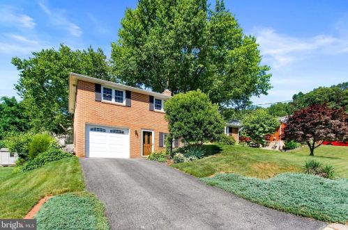 2375 Mayfield St, York, PA 17406-3205
