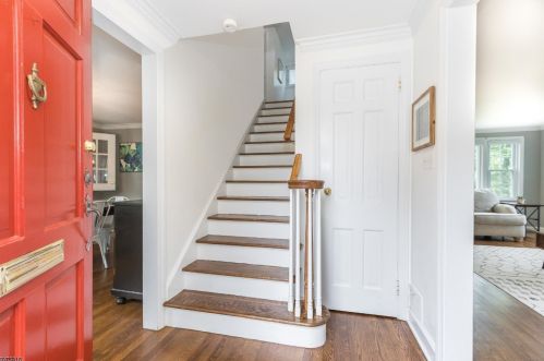 8 Kingwood Rd, Town Center, NJ 07052-3111