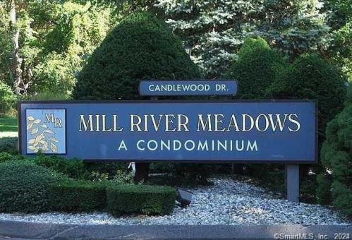142 Candlewood Dr, Wapping CT  06074-2611 exterior