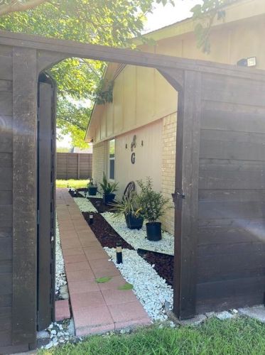 1801 Whiteoak Dr, Garland TX 75040-5410 exterior