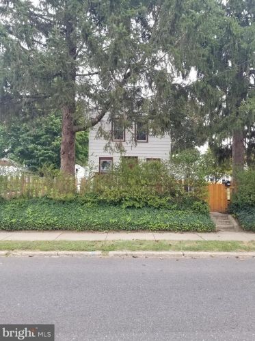 614 Cedar Ln, Trenton, NJ 08610-5225