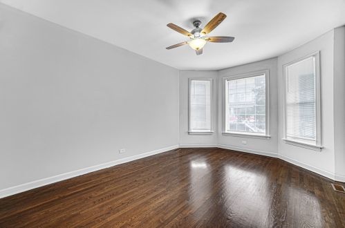 6111 Eberhart Ave, Chicago, IL 60637-2403