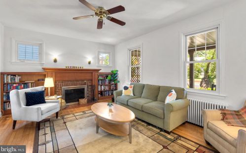 800 Easley St, Silver Spring MD 20910-4587 exterior