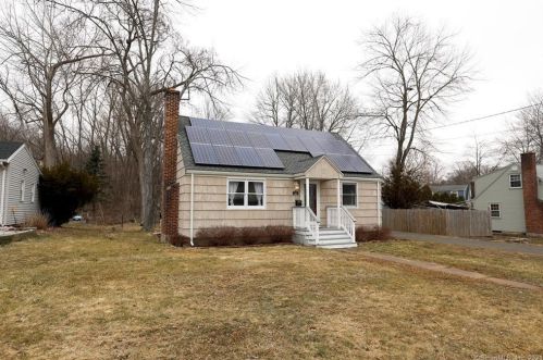 110 Rood Ave, Windsor, CT 06095-3753