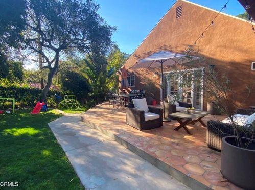 1431 Hillside Dr, Glendale CA  91208-2416 exterior