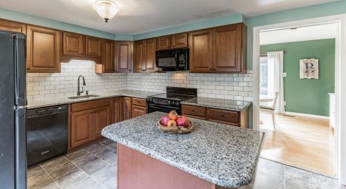 68 Sayre Dr, Princeton NJ  08540-5807 exterior