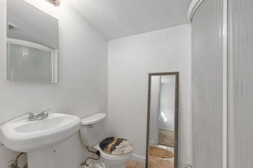 2950 11th St, Riverside CA  92507-4961 exterior