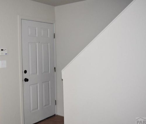 20 Pineridge Ct, Pueblo, CO 81001-1370