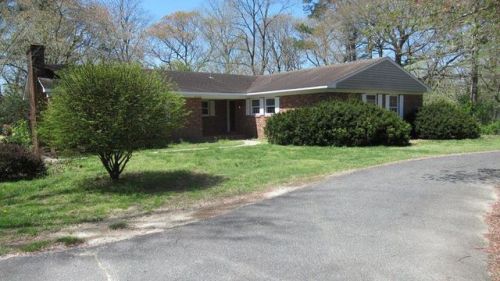 33304 Chincoteague Rd, Chincoteague, VA 23337-2205