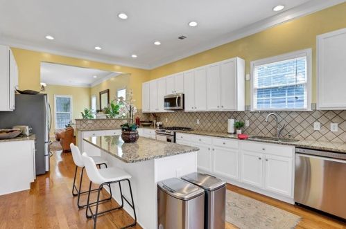 201 Bowen Cir, Atlanta GA  30315-2603 exterior