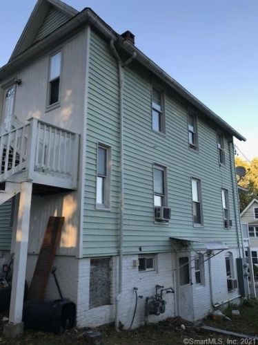 92 Smith St, Derby, CT 06418-1220