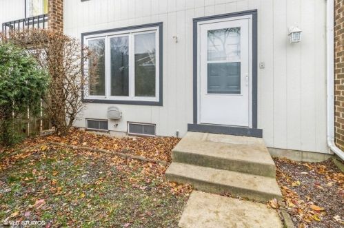224 Applewood Ln, Hanover Park, IL 60108-2104