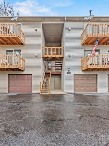 310 Woodridge Cir, South Elgin, IL 60177-2379