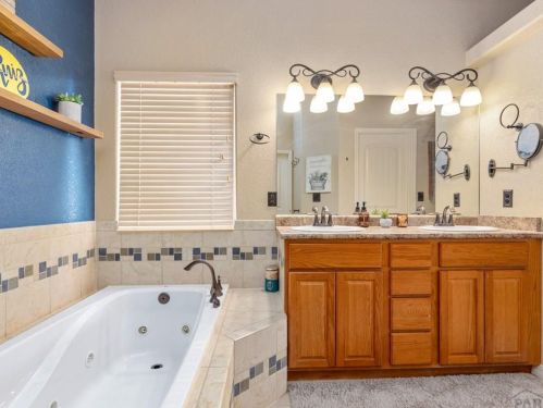 1117 Meadowmoor Dr, Pueblo CO  81007-2020 exterior