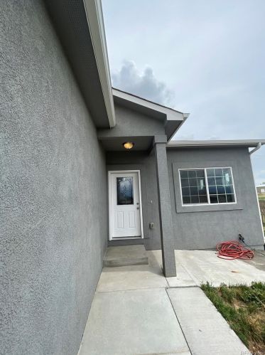 484 Arriba Dr, Pueblo, CO 81007-2269