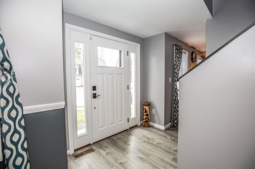7 Intervale St, Nashua, NH 03064-2513