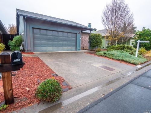 330 Orchard St, Healdsburg, CA 95448-4327