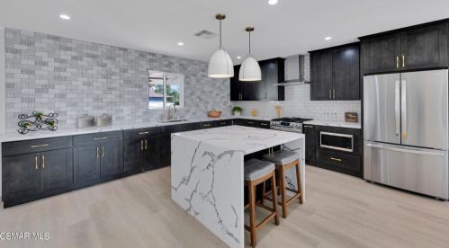 3096 Reservoir Dr, Simi Valley CA  93065-1001 exterior