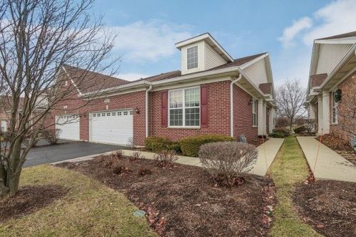 2885 Bond Cir, Naperville, IL 60563-8749